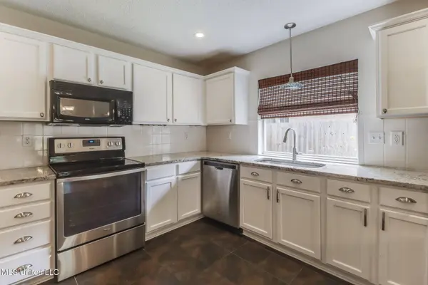 3612 Miles Lane, Ocean Springs, MS 39564