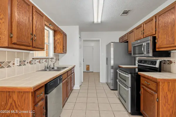 9004 Warbler Avenue, Ocean Springs, MS 39564