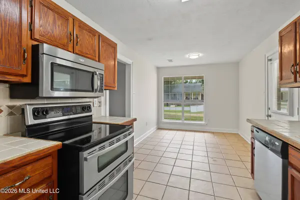 9004 Warbler Avenue, Ocean Springs, MS 39564