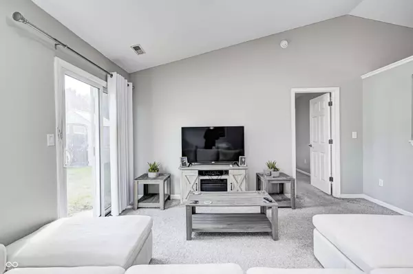 141 E Brixton Woods DR, Pittsboro, IN 46167