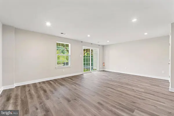 2 SPARROW CIR, Sewell, NJ 08080