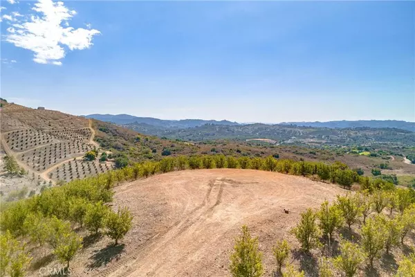 16 Terreno DR, Temecula, CA 92590