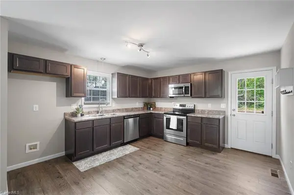 866 Falling Creek CT, Rural Hall, NC 27045