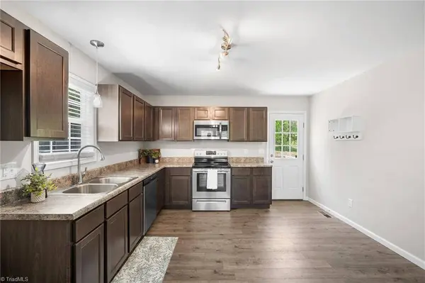 866 Falling Creek CT, Rural Hall, NC 27045