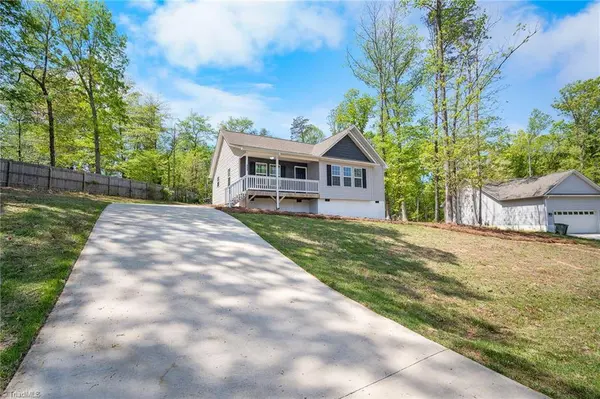 866 Falling Creek CT, Rural Hall, NC 27045
