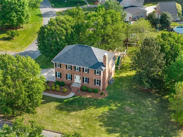 5008 Peppertree RD, Clemmons, NC 27012