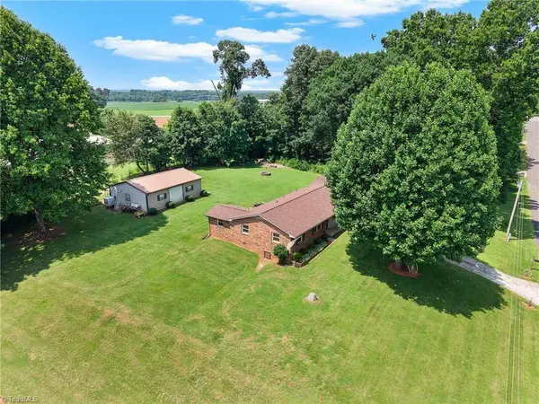1220 Bowen RD, Yadkinville, NC 27055
