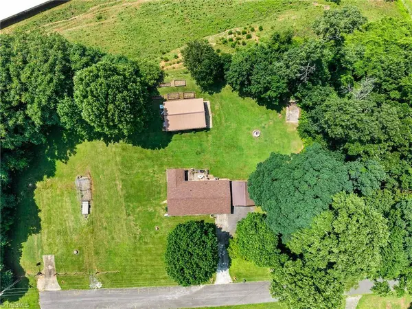 1220 Bowen RD, Yadkinville, NC 27055