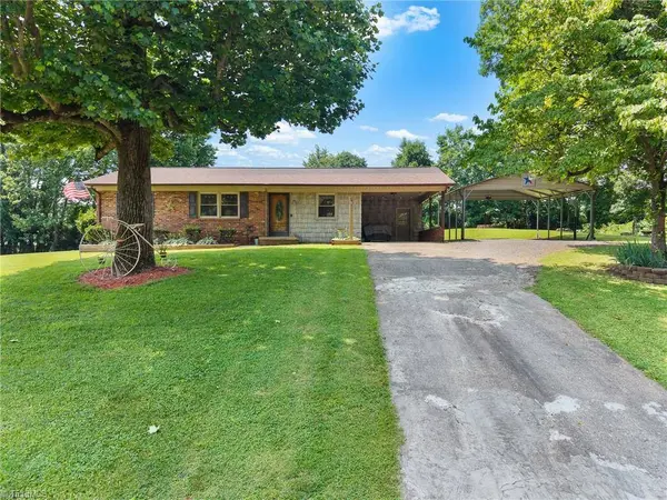 1220 Bowen RD, Yadkinville, NC 27055