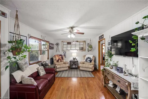 1220 Bowen RD, Yadkinville, NC 27055