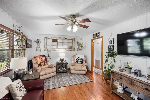 1220 Bowen RD, Yadkinville, NC 27055