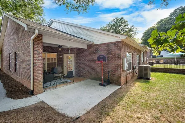 104 Sunrise AVE, Lexington, NC 27292