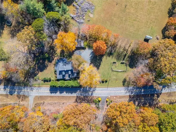 5820 Skylark RD, Pfafftown, NC 27040