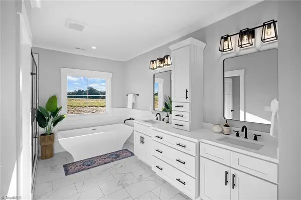 118 Garnet LN, Lexington, NC 27295
