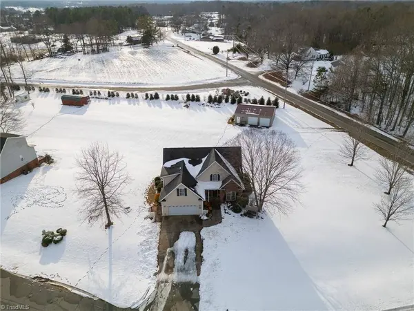 126 Crystal Ridge DR, Lexington, NC 27295