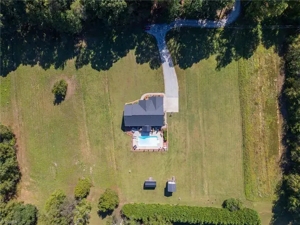 260 Sunset RD, Clemmons, NC 27012