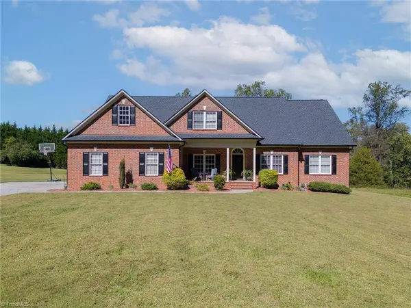 260 Sunset RD, Clemmons, NC 27012