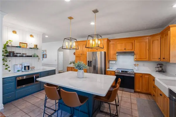260 Sunset RD, Clemmons, NC 27012