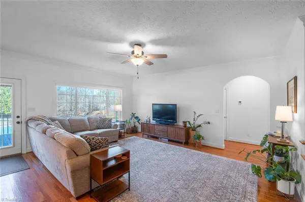 260 Sunset RD, Clemmons, NC 27012