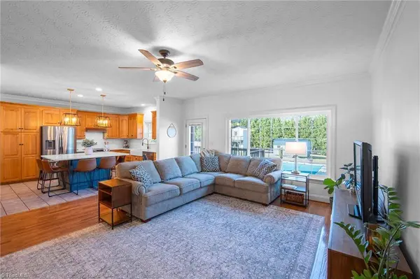260 Sunset RD, Clemmons, NC 27012