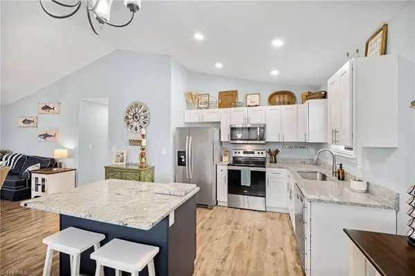 205 Bethlehem AVE, Thomasville, NC 27360