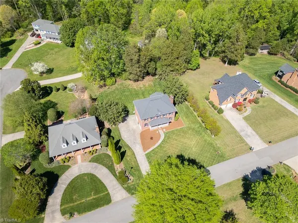 280 Ashmoor LN, Lexington, NC 27295