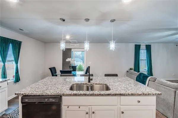 3892 Muddy Creek DR, Winston-salem, NC 27107