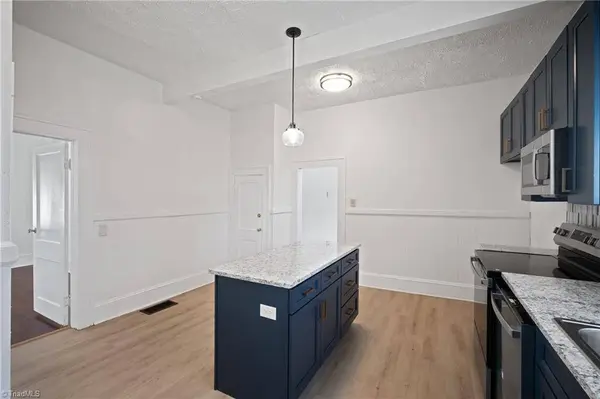 2360 N Patterson AVE, Winston-salem, NC 27105