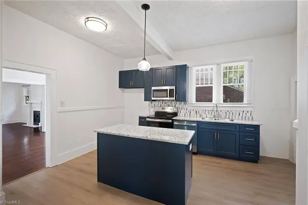2360 N Patterson AVE, Winston-salem, NC 27105
