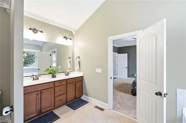 203 Kapstone XING, Lexington, NC 27295
