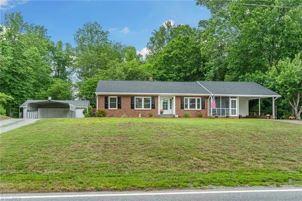 344 Sunset RD, Clemmons, NC 27012