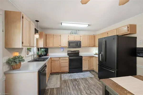 160 Crossfield CT, Lexington, NC 27295