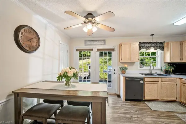 160 Crossfield CT, Lexington, NC 27295