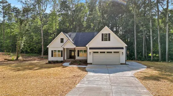 218 Saddlebrook CT, Lexington, NC 27295