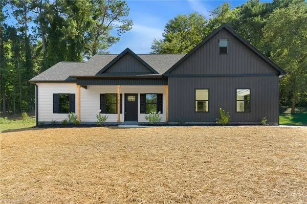 4340 Mashie DR, Pfafftown, NC 27040