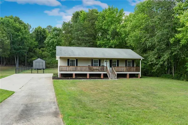 80 Meadowdale DR, Denton, NC 27239