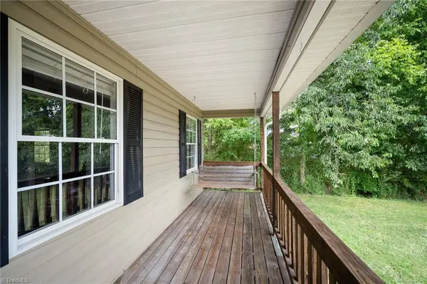 80 Meadowdale DR, Denton, NC 27239