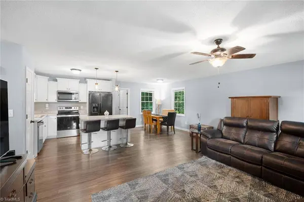 80 Meadowdale DR, Denton, NC 27239