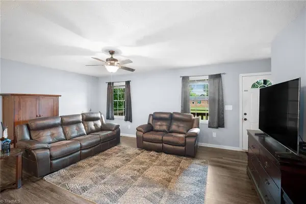 80 Meadowdale DR, Denton, NC 27239