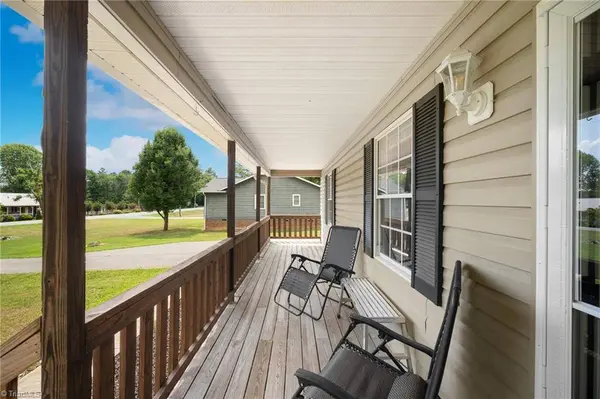 80 Meadowdale DR, Denton, NC 27239