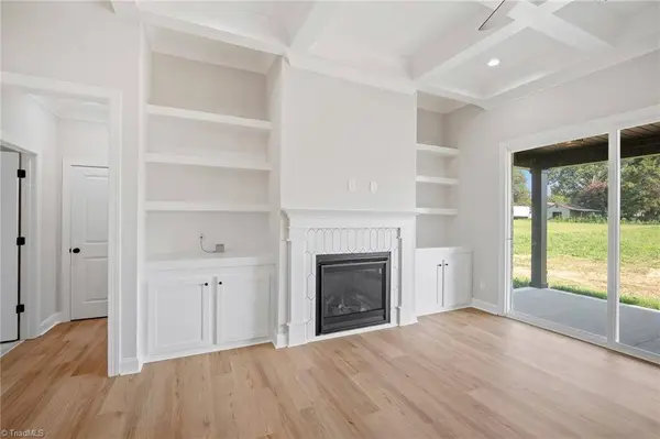 274 Garnet LN, Lexington, NC 27295