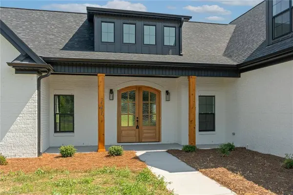 274 Garnet LN, Lexington, NC 27295