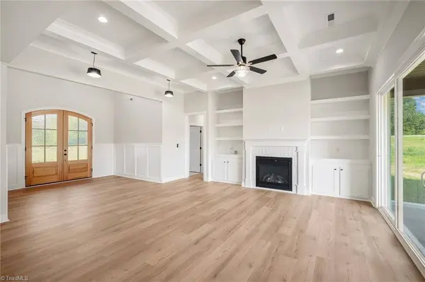 274 Garnet LN, Lexington, NC 27295