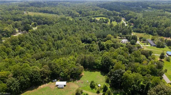 5237 Davis RD, Winston-salem, NC 27105