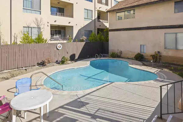 Encino, CA 91316-2000,5461 Newcastle Ave #6