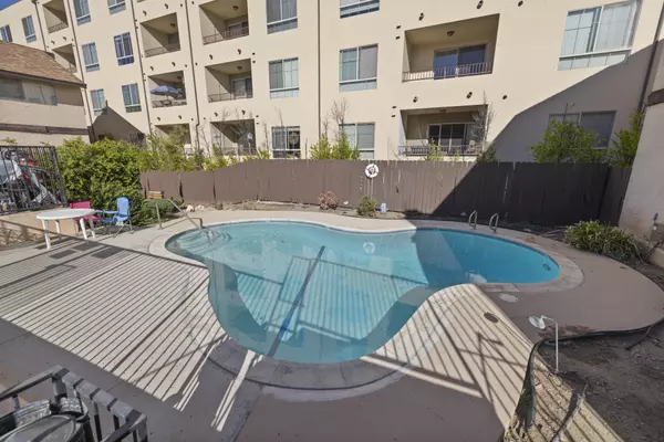 Encino, CA 91316-2000,5461 Newcastle Ave #6