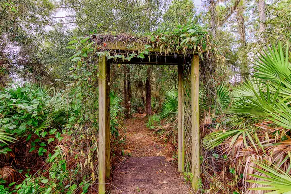 Selling a Home in Myakka City: Why Overpricing Rural Property Can Be Especially Damaging