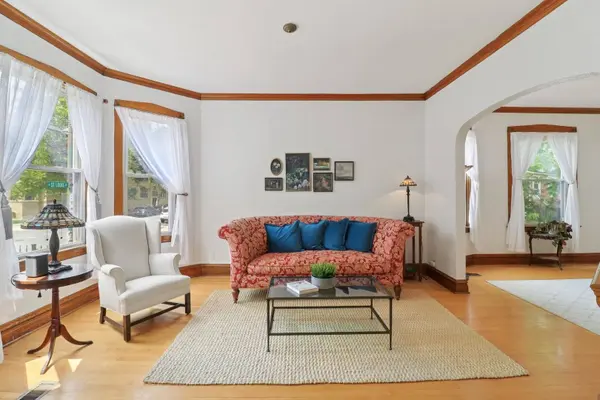 2559 N Saint Louis Avenue, Chicago, IL 60647