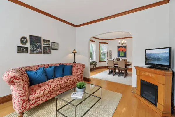 2559 N Saint Louis Avenue, Chicago, IL 60647