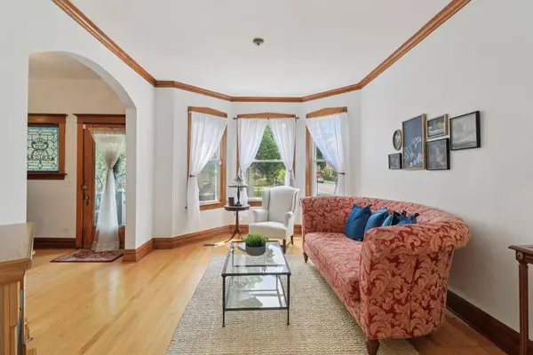 2559 N Saint Louis Avenue, Chicago, IL 60647